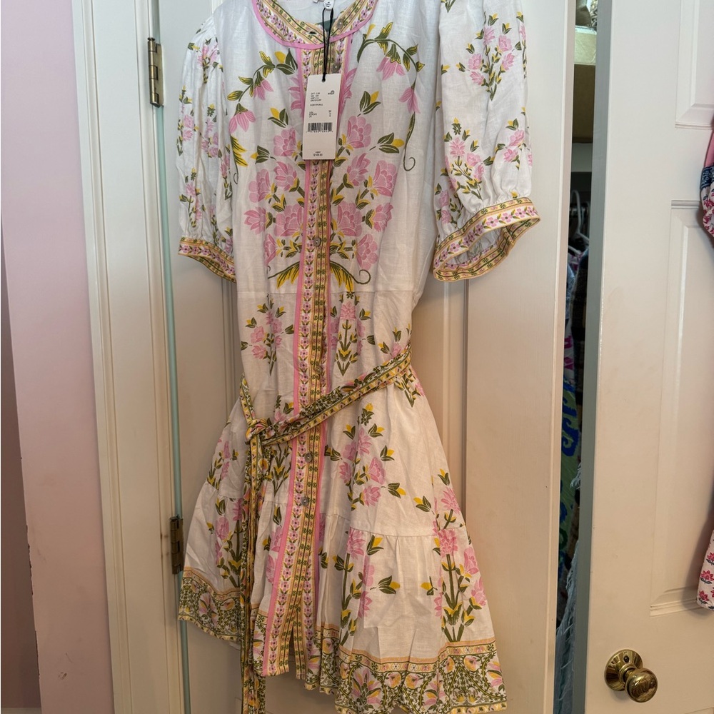Chic Floral Mini Dress in White and Pink